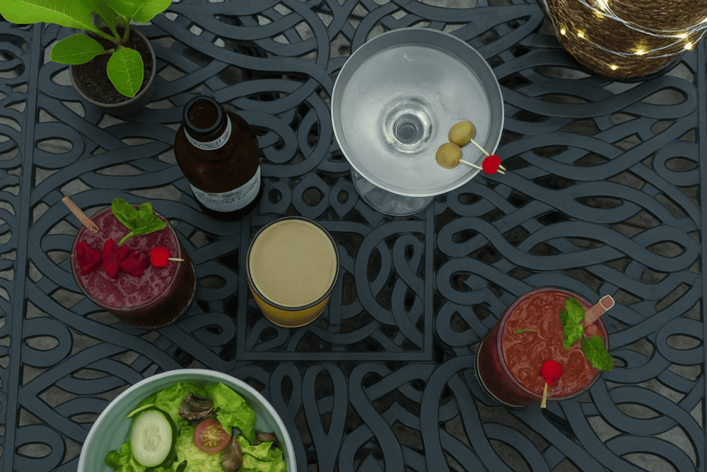 Enjoy a stylish evening while admiring the breathtaking view of Danang’s skyline at Brilliant Top Bar